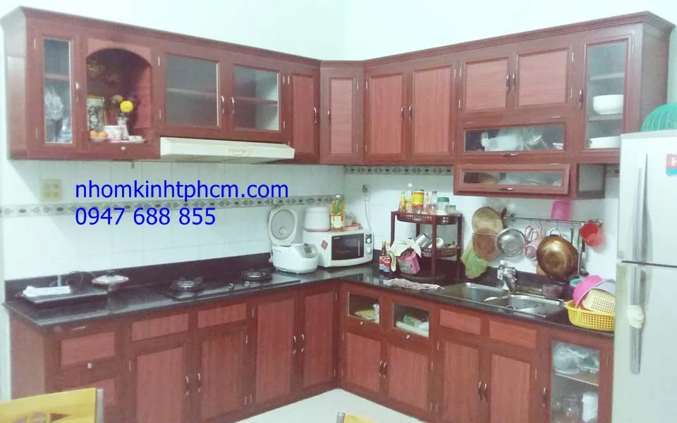 Tủ bếp nhôm kính hcm Mẫu tủ bếp nhôm hiện đại sang trọng
