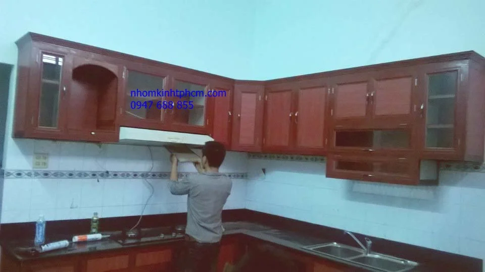 mẫu tủ bếp nhôm kính đẹp giá rẻ tphcm mẫu tủ bếp nhôm kính cao cấp